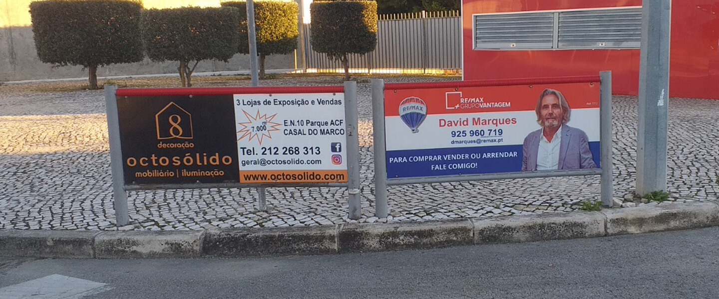Baias ou corrimões para a via publica com ou sem publicidade